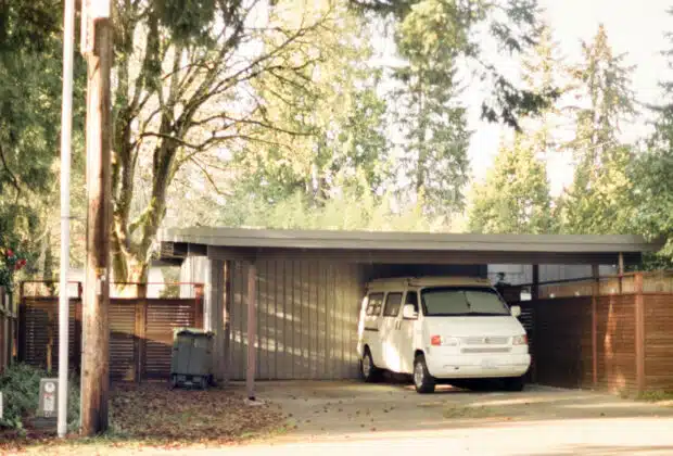 Comment bien choisir l'emplacement pour un carport adossé ?